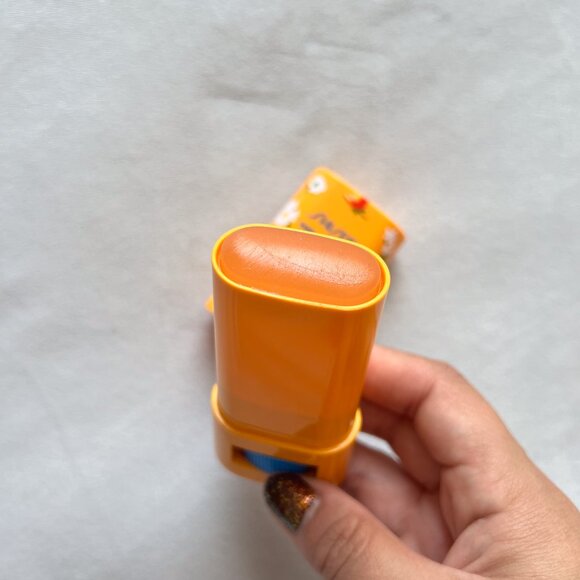 Shiseido x Tory Burch Clear Sunscreen Stick - Picture 3 of 3